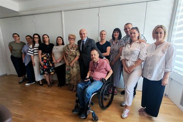 OSOBNIM ASISTENTIMA JEDNAKA PLAĆA U UDRUGAMA I USTANOVAMA SOCIJALNE SKRBI
